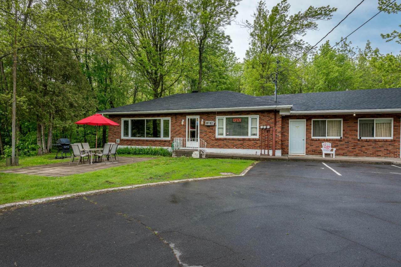 Long Sault Motel Экстерьер фото