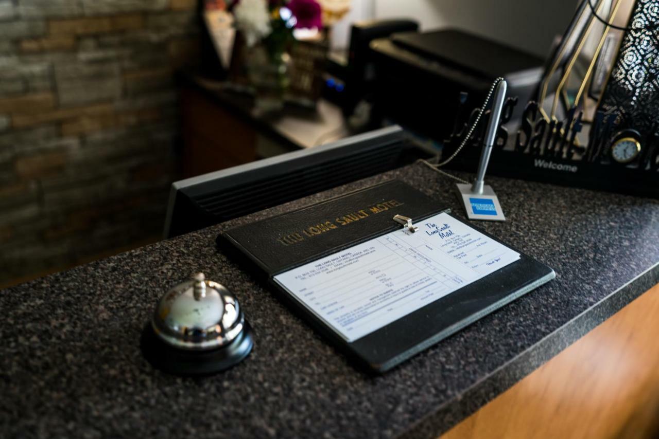 Long Sault Motel Экстерьер фото