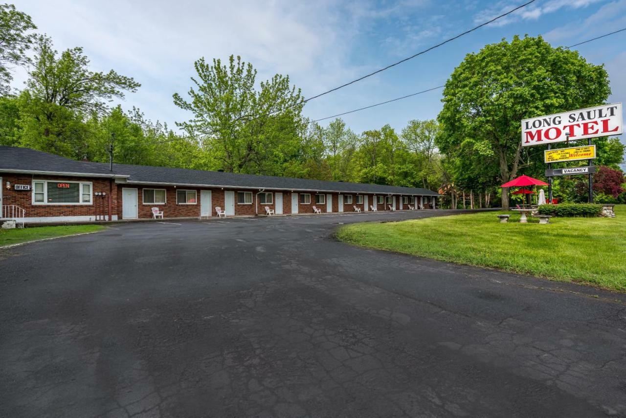 Long Sault Motel Экстерьер фото
