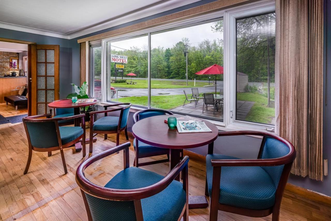 Long Sault Motel Экстерьер фото